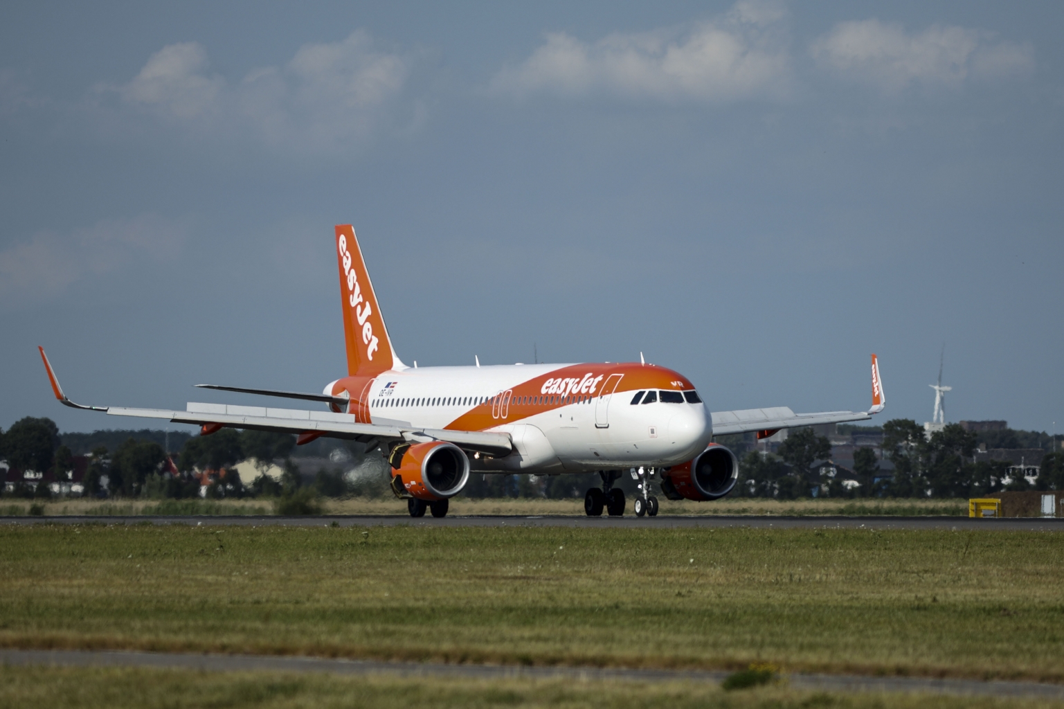 Preview EasyJet OE-IVR Airbus A320-214 (3).jpg